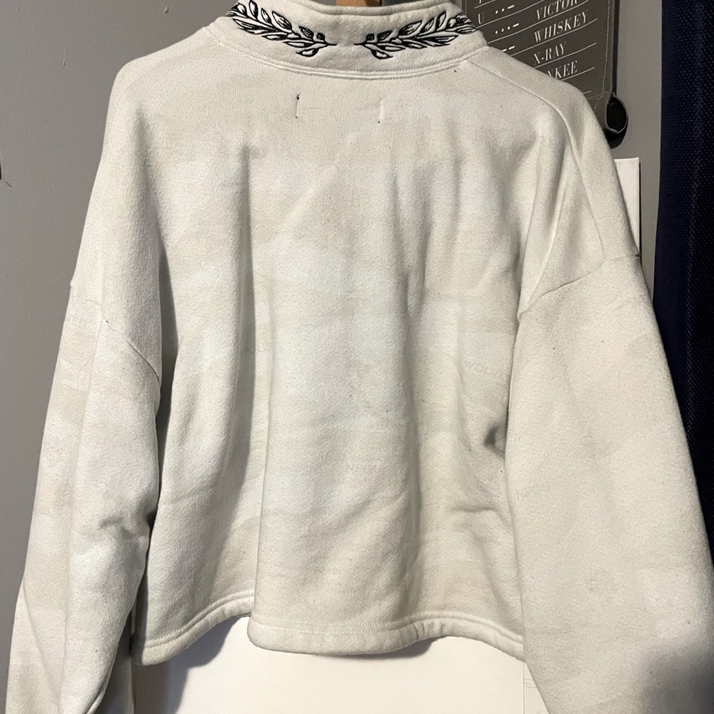 White Dracsports sweater